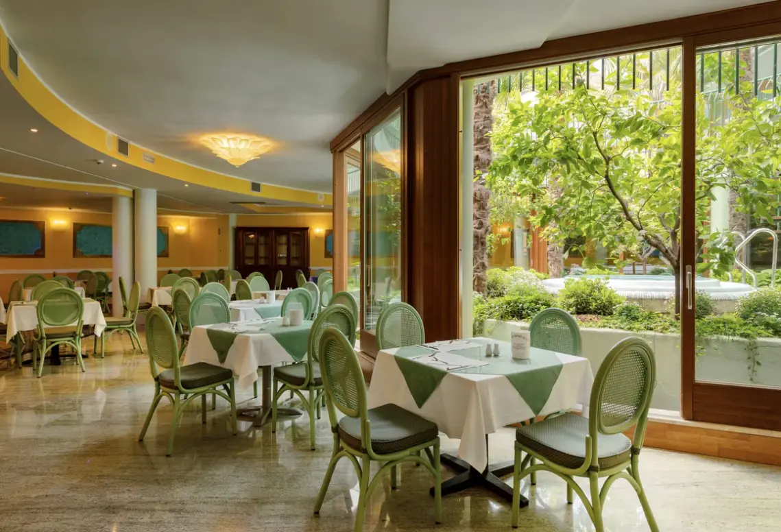 Restauracja i jedzenie w hotelu Alexander (Limone)