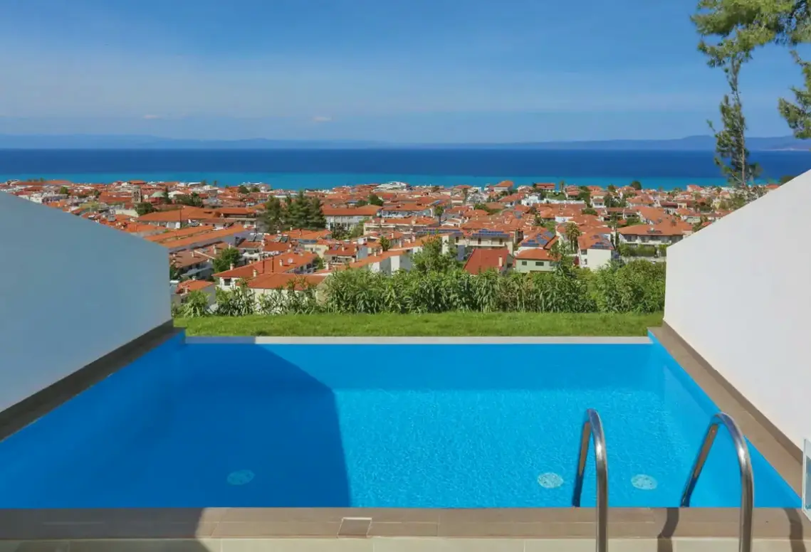 Basen w hotelu Alia Palace
