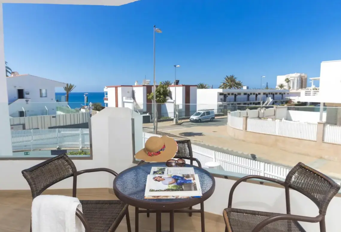 Widok z hotelu Alsol Los Caribes II  (ex. Los Galapagos)