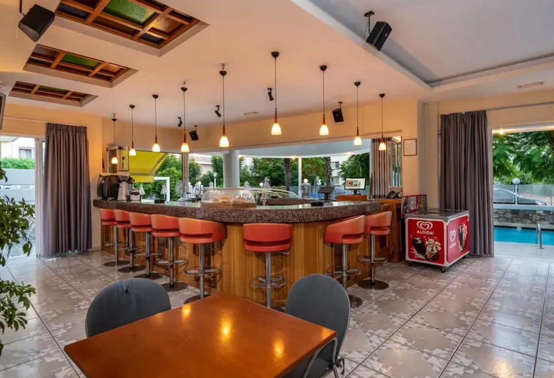 Restauracja i jedzenie w hotelu Angela (Kos)