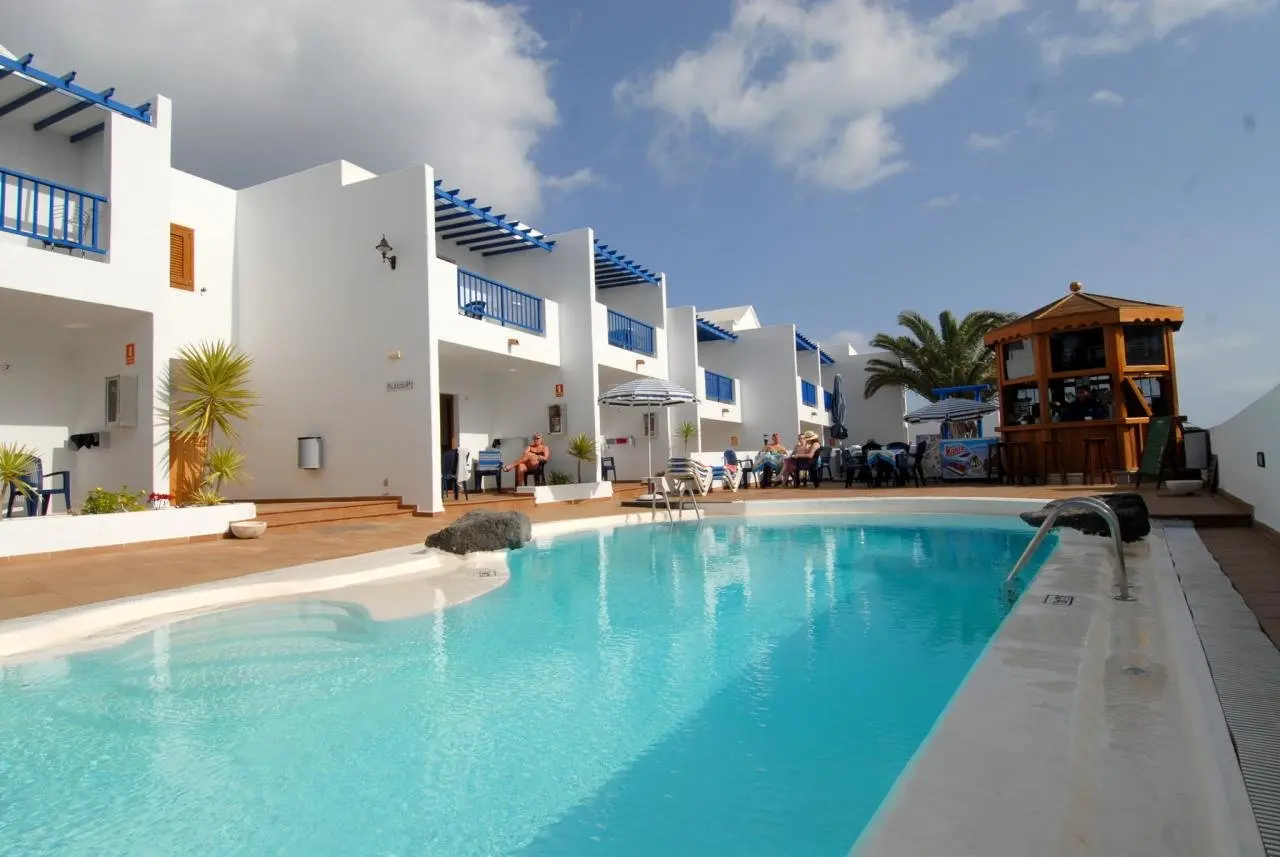 Basen w hotelu Apartamentos Isla De Lobos