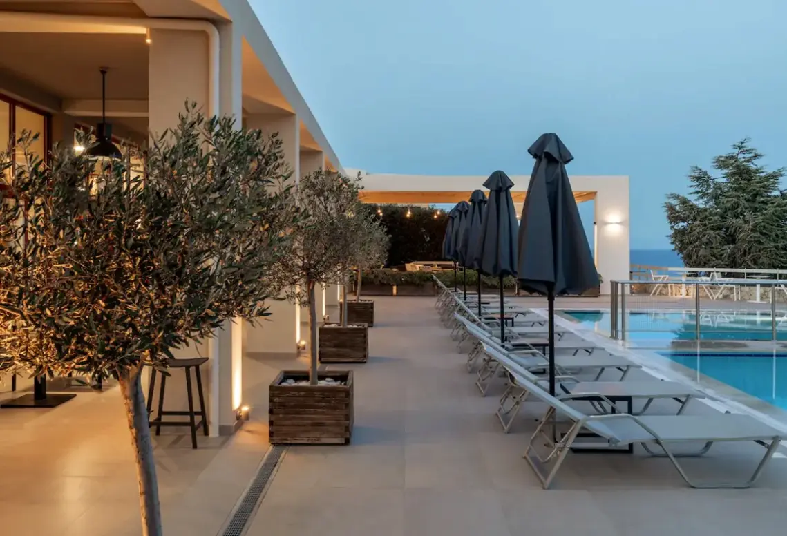 Basen w hotelu Asteris (Skala)