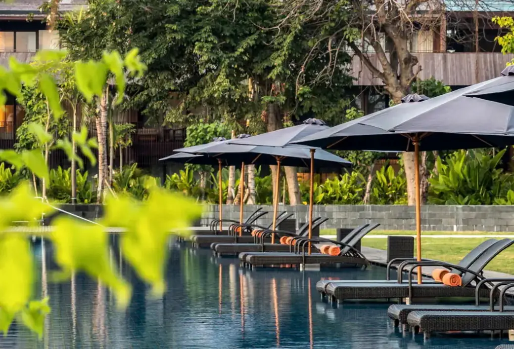 Basen w hotelu Bali Beach Hotel