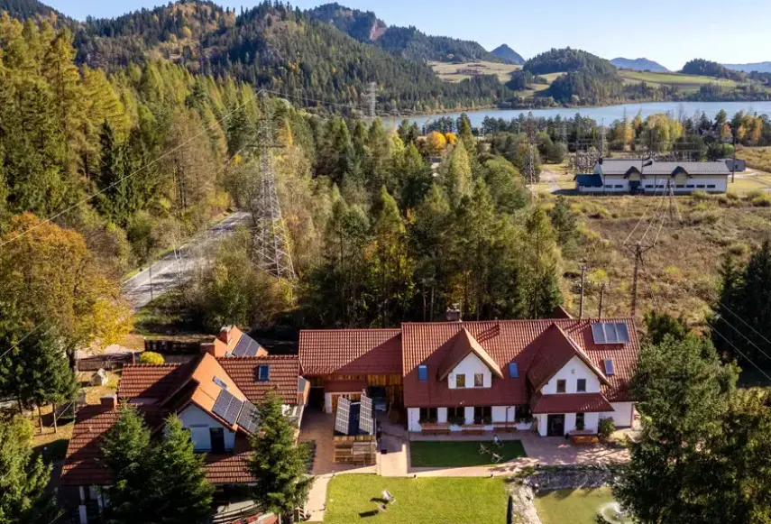 Basen w hotelu Base Camp Pieniny