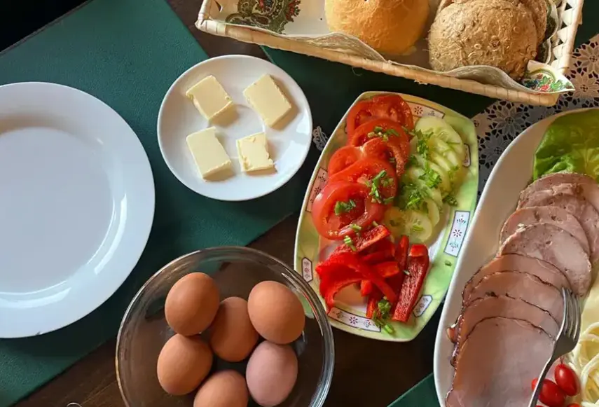 Restauracja i jedzenie w hotelu Base Camp Pieniny