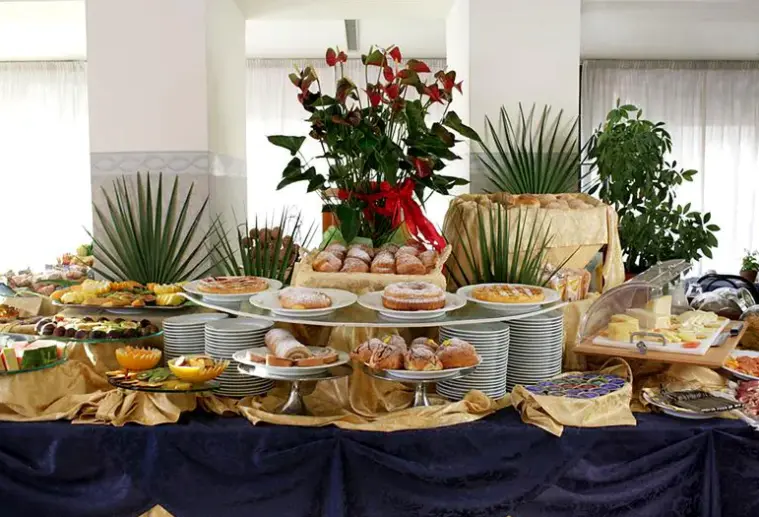 Restauracja i jedzenie w hotelu Bellevue (Rimini)