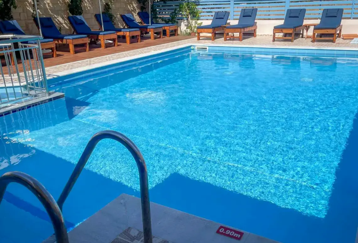 Basen w hotelu Blue Sky