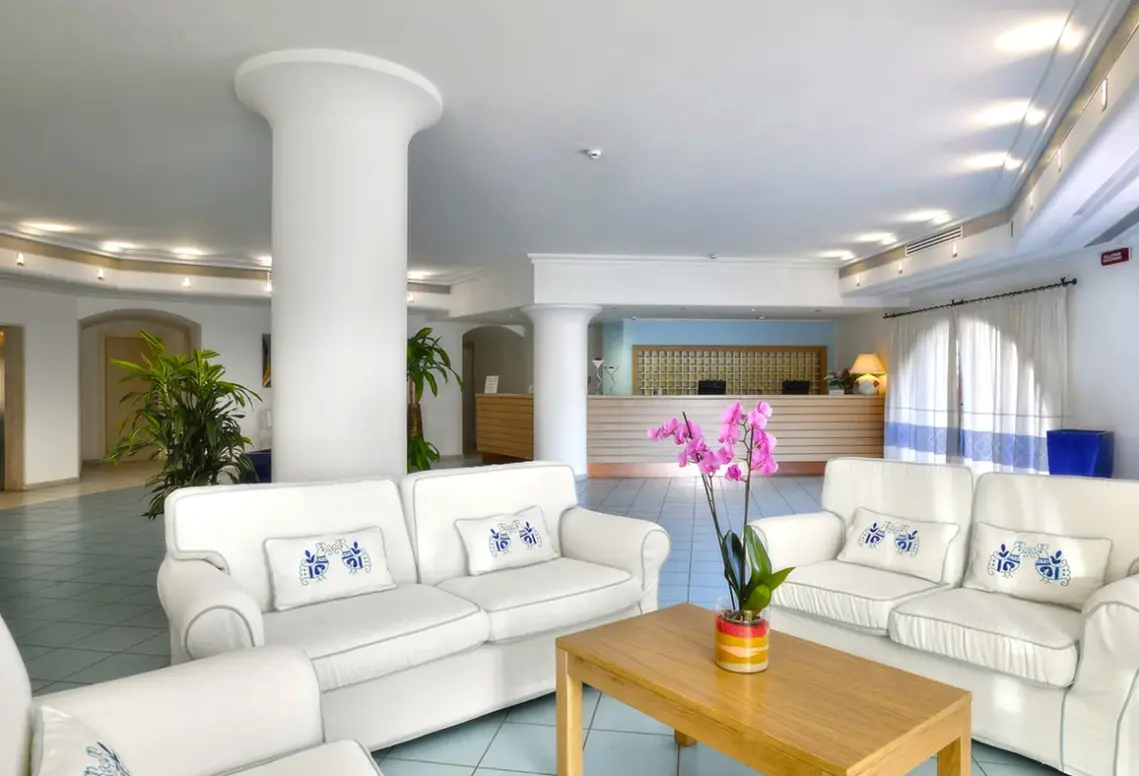 Lobby hotelu Cala della Torre
