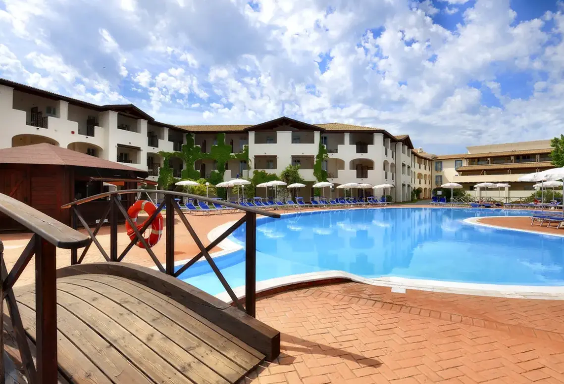 Basen w hotelu Cala della Torre