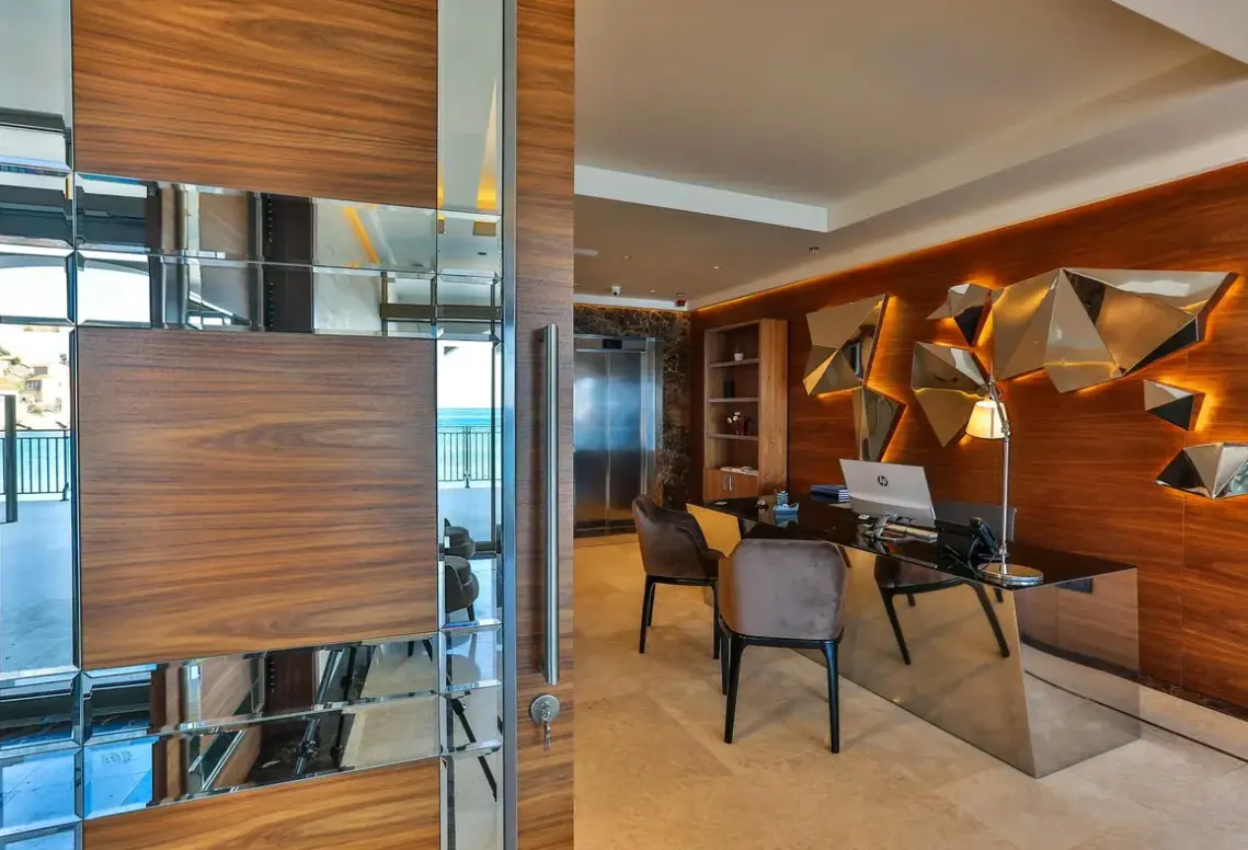 Lobby hotelu California by Aycon