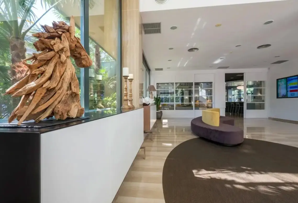 Lobby hotelu California Palace