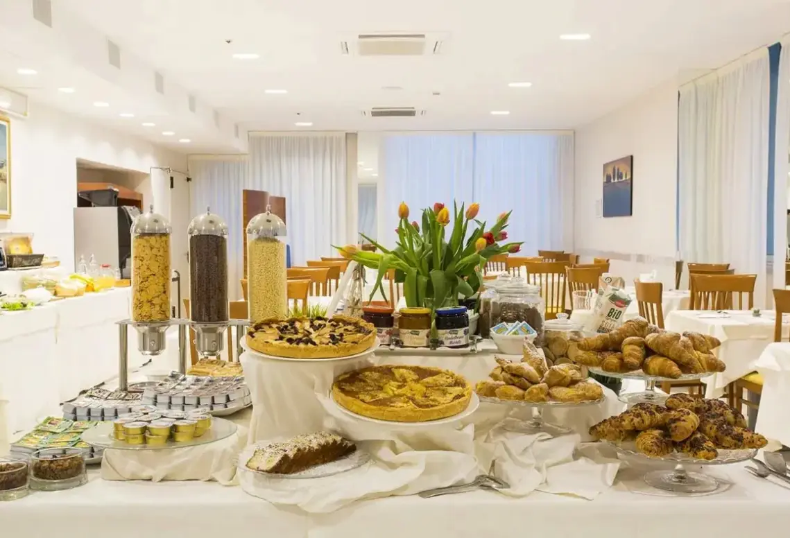 Restauracja i jedzenie w hotelu Calypso (Rimini)