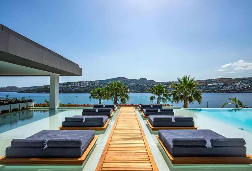 Basen w hotelu Cape Bodrum Luxury Beach