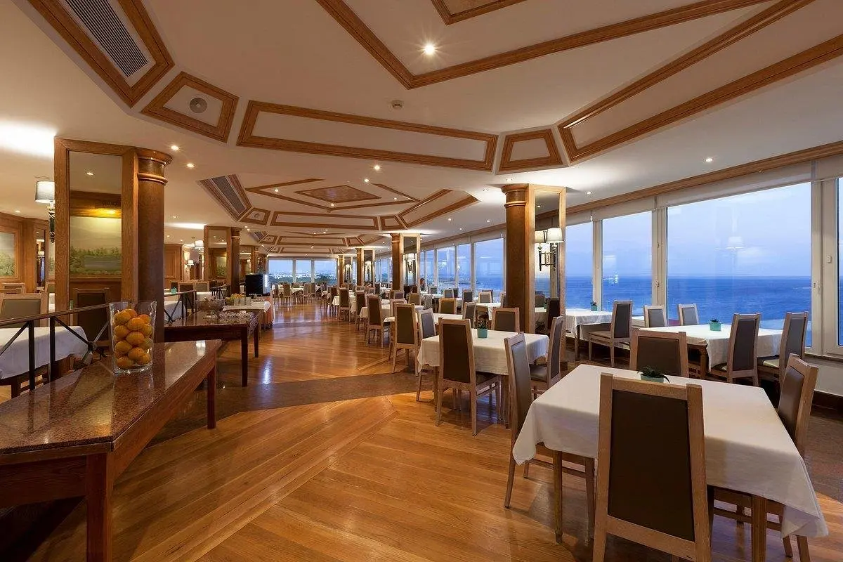 Carcavelos Beach Hotel (Ex-Praia Mar) — CARCAVELOS BEACH HOTEL (EX-PRAIA MAR)