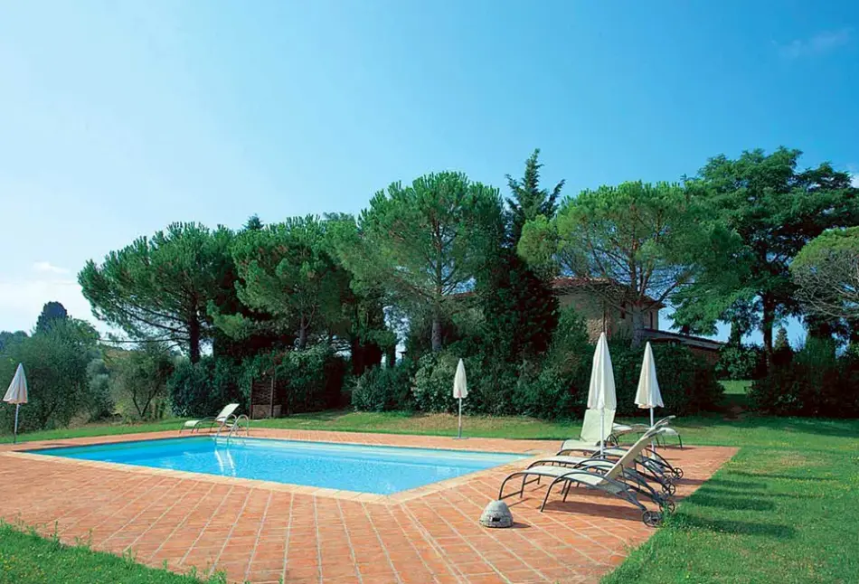 Basen w hotelu Castellare di Tonda