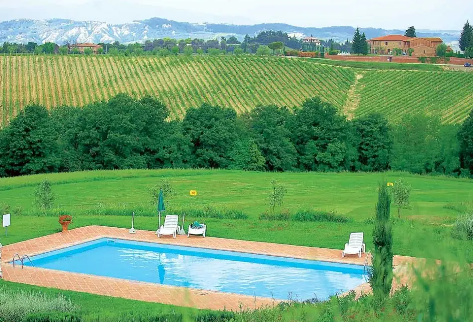 Basen w hotelu Castellare di Tonda