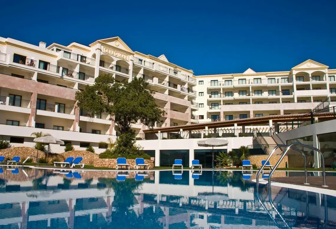 Basen w hotelu Cerro Mar Garden