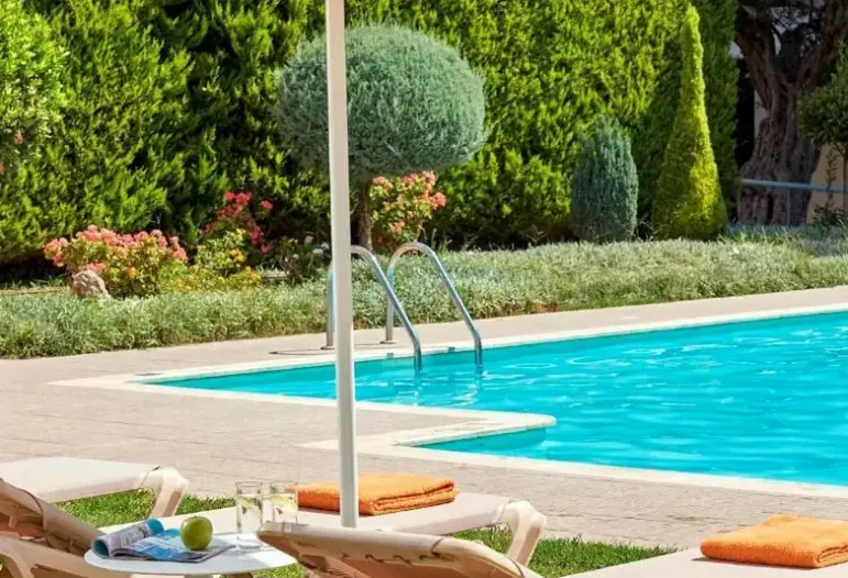 Basen w hotelu Civitel Attik
