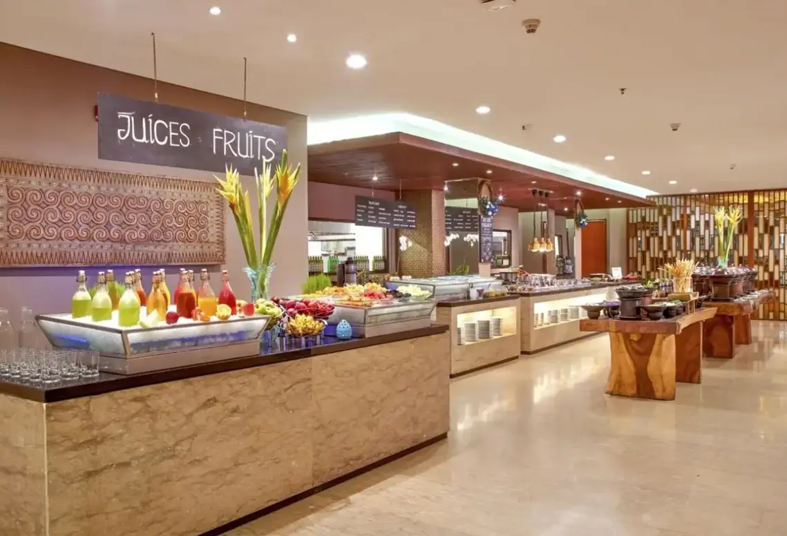 Restauracja i jedzenie w hotelu Courtyard by Marriott (Nusa Dua)