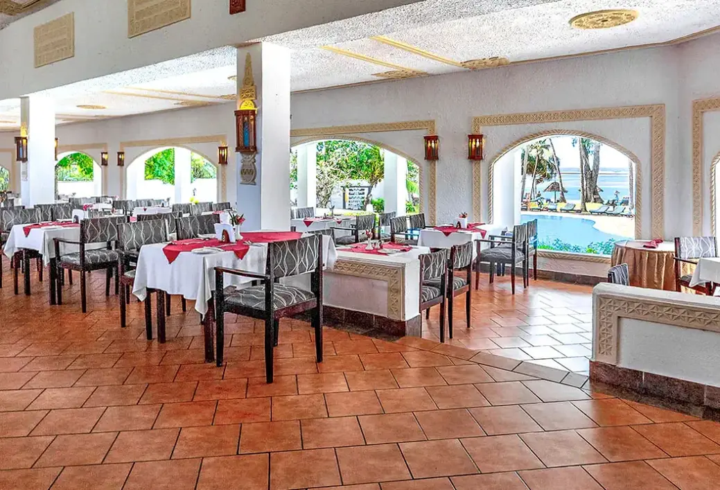 Restauracja i jedzenie w hotelu Diani Sea Lodge