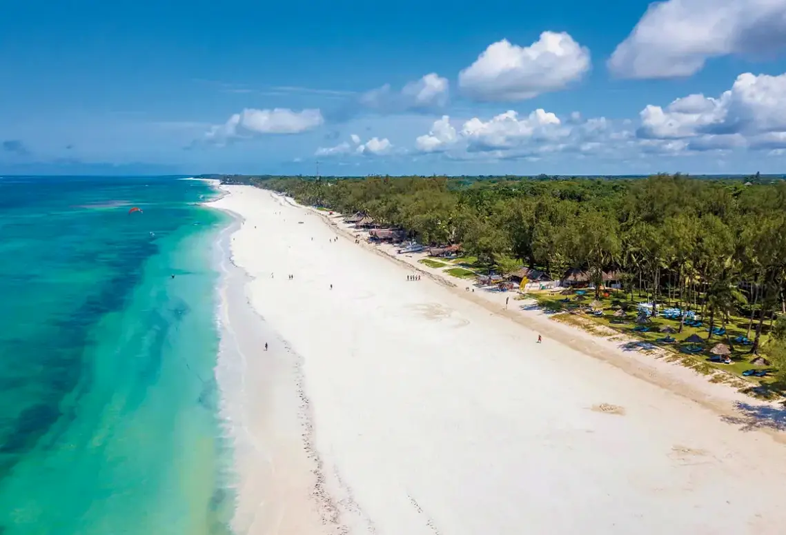 Plaża przy hotelu Diani Sea Lodge