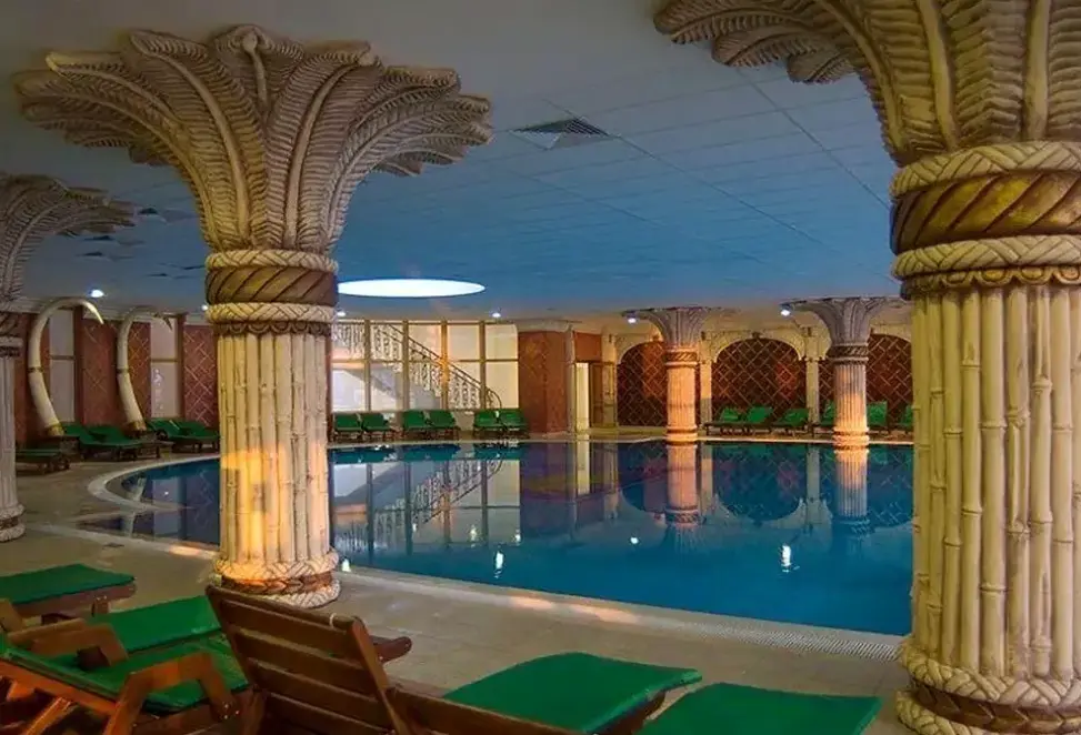 Basen w hotelu Duni Royal Marina Palace