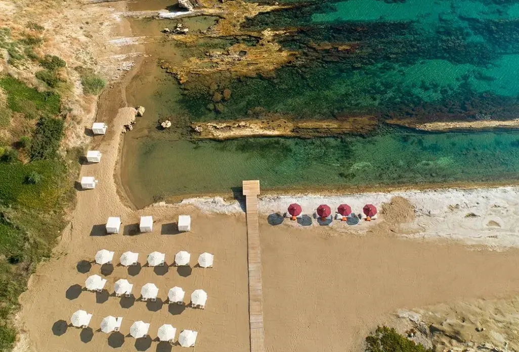 Plaża przy hotelu Elexus Resort
