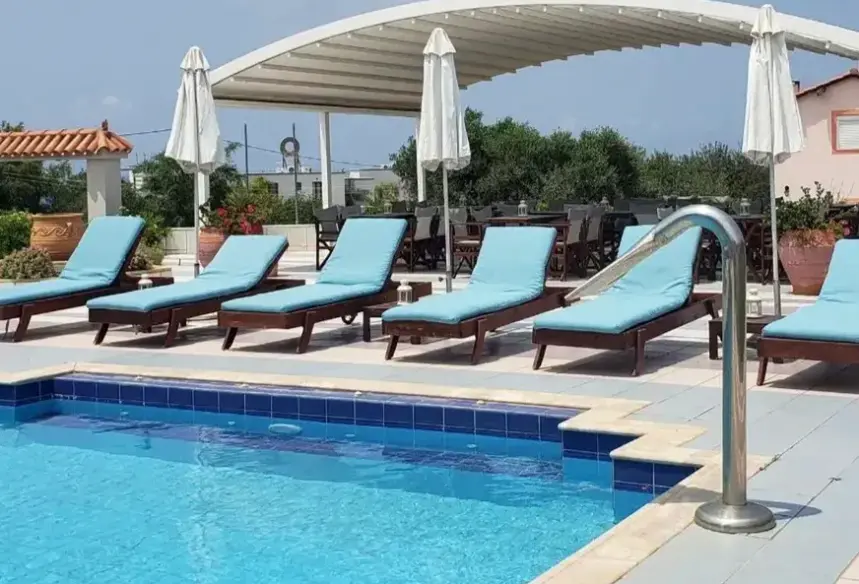 Basen w hotelu Evalia Apartamenty