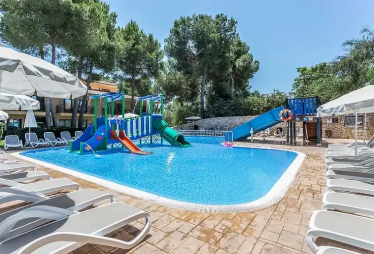 Basen w hotelu Fergus Club Vell Mari