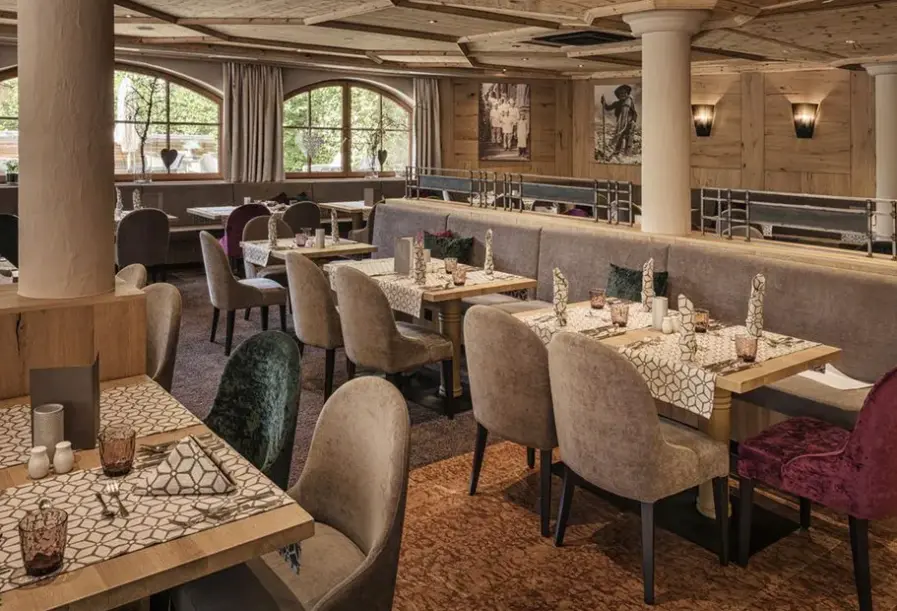 Restauracja i jedzenie w hotelu Ferienland Stubai