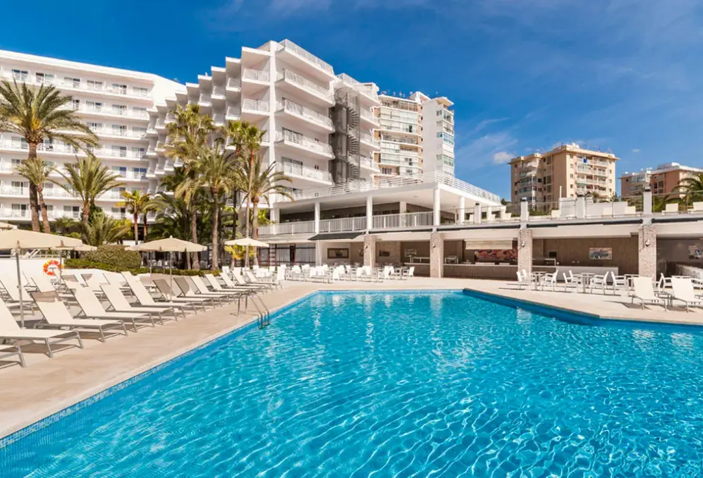 Basen w hotelu Globales Palmanova (ex. Hi Palma Nova)