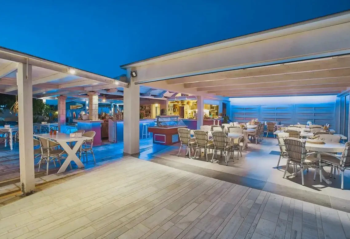Restauracja i jedzenie w hotelu Golden Bay (Heraklion)