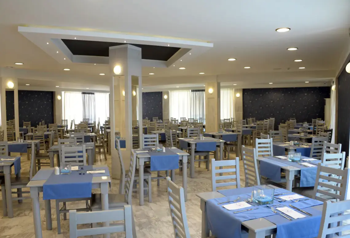 Restauracja i jedzenie w hotelu Golden Sun (Kalamaki)