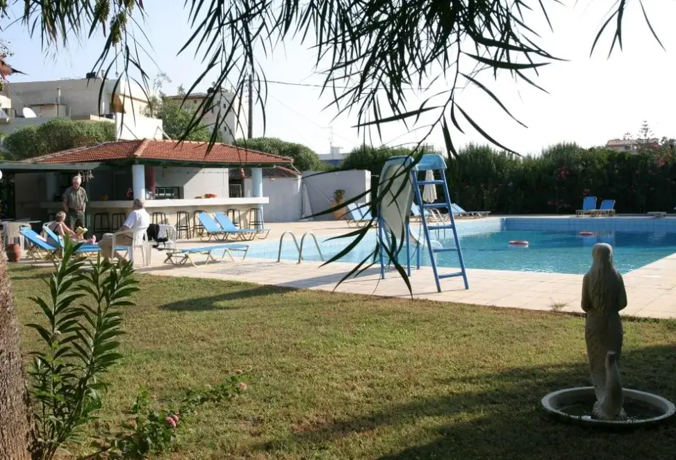 Basen w hotelu Gorgona (Amudara)