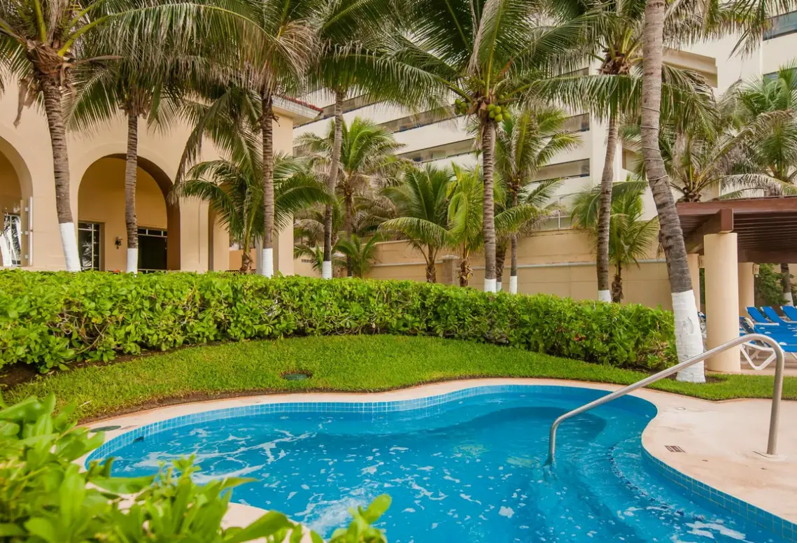 Basen w hotelu GR Solaris Cancun