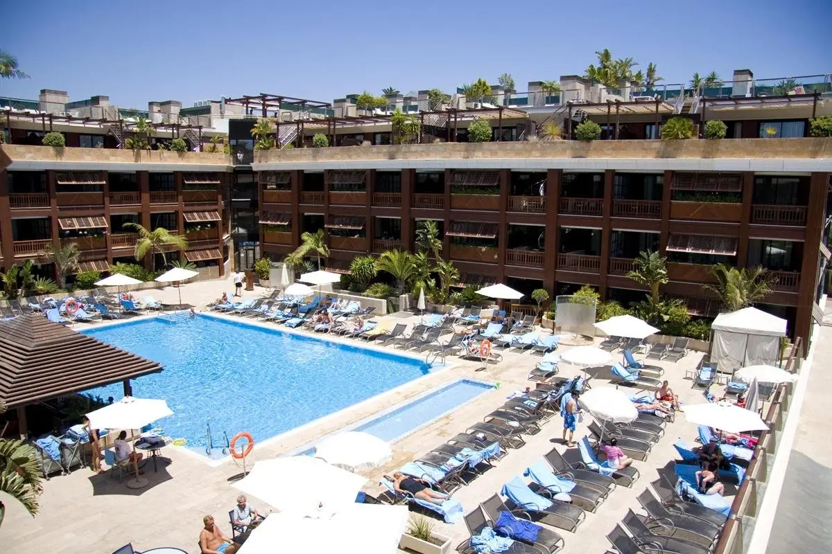 Basen w hotelu Guadalpin Banus