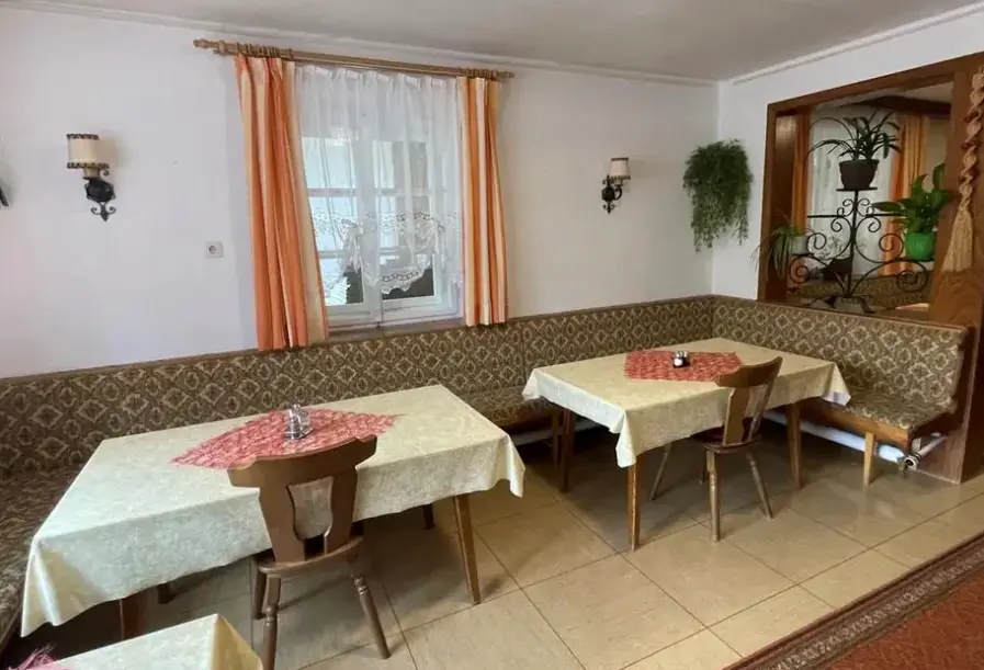 Restauracja i jedzenie w hotelu Haus Ponholzer