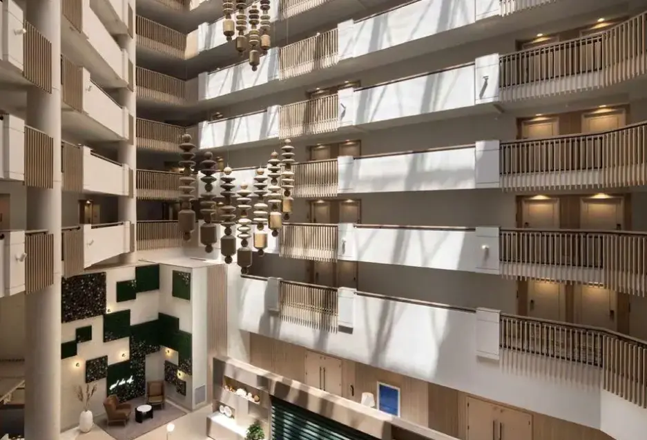 Lobby hotelu Hilton Santa Monica (Santa Monica)