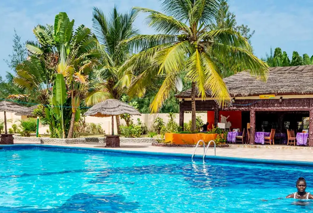 Basen w hotelu Holiday Beach Club