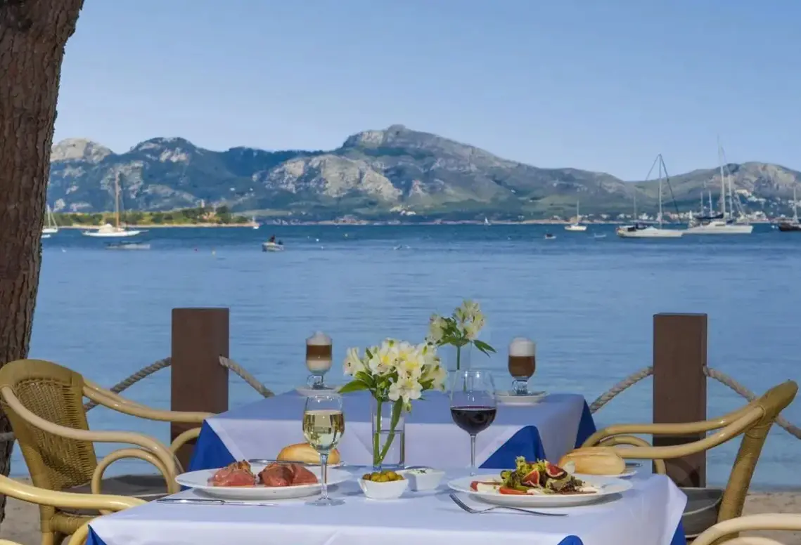 Restauracja i jedzenie w hotelu Hoposa Bahia