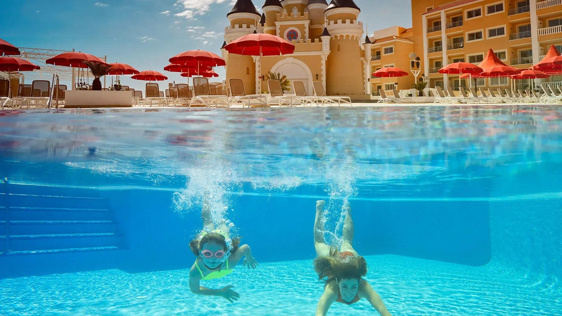 Basen w hotelu Hotel Bahia Principe Explore Fantasia