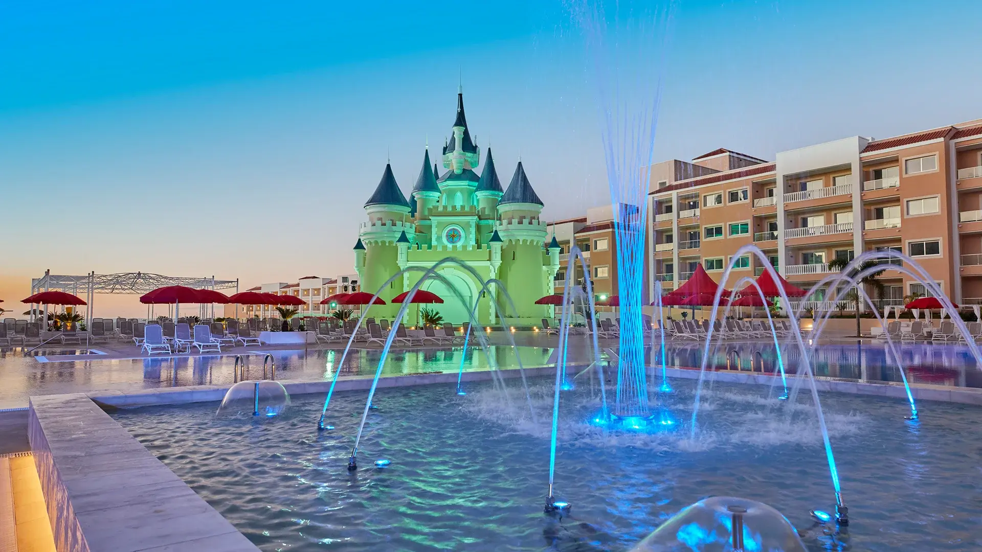 Basen w hotelu Hotel Bahia Principe Explore Fantasia