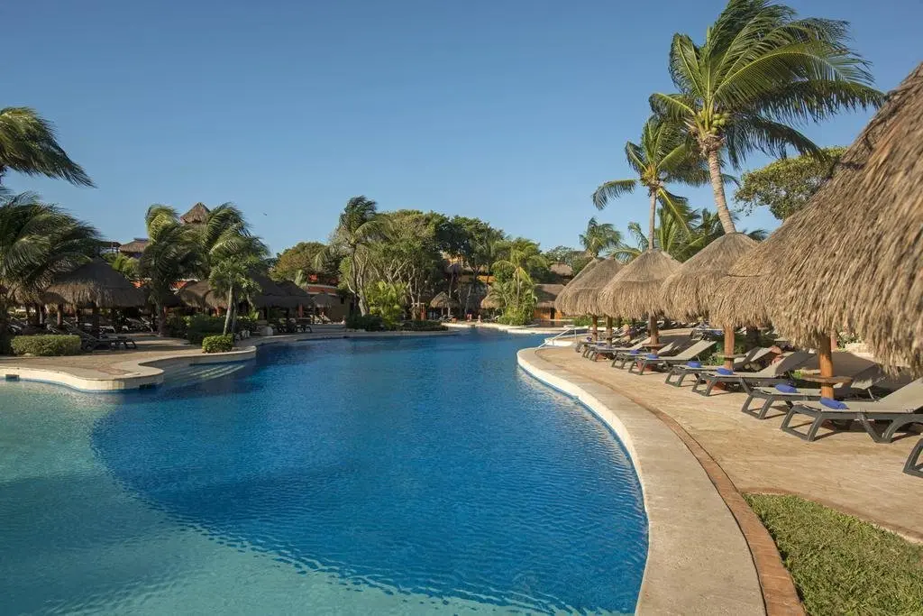Basen w hotelu Iberostar Quetzal
