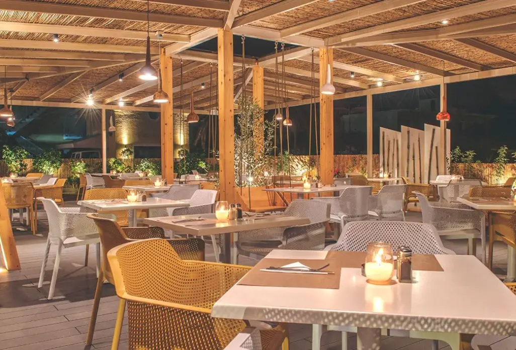 Restauracja i jedzenie w hotelu Iliada Beach