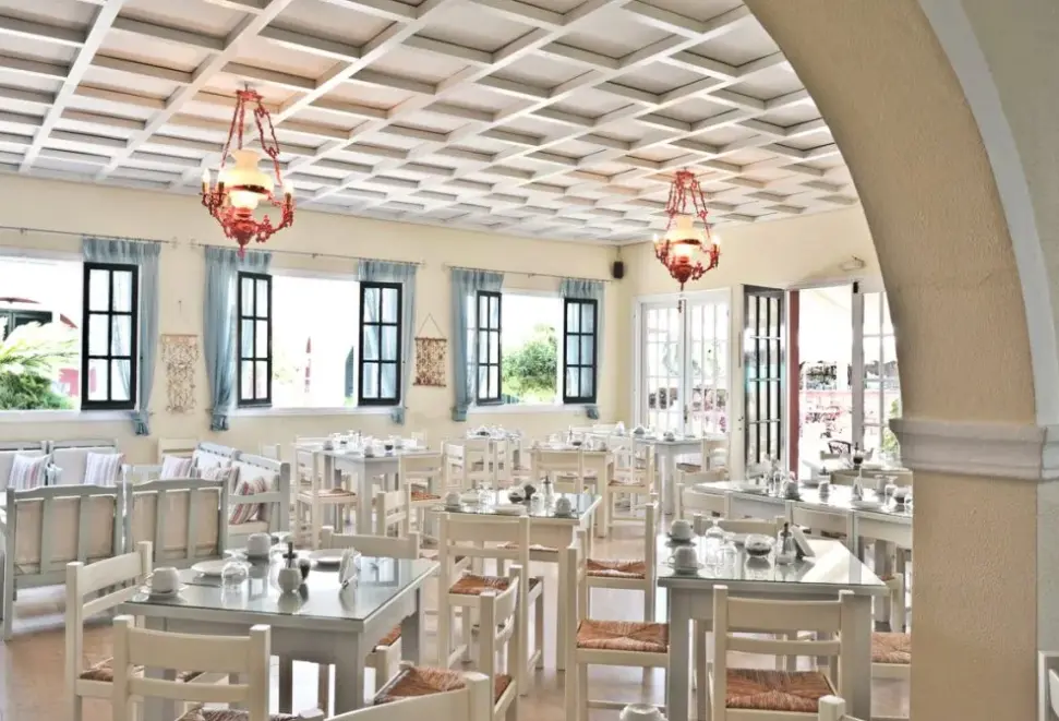 Restauracja i jedzenie w hotelu Iliada Beach