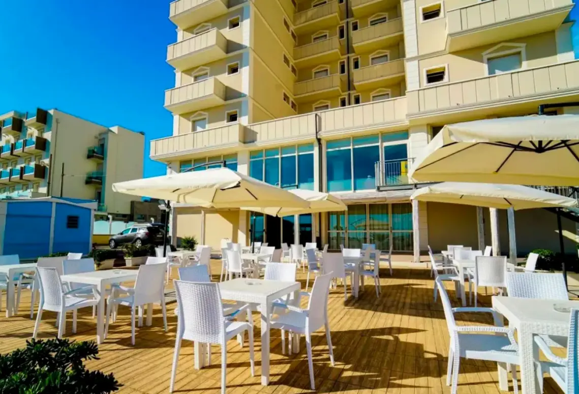Restauracja i jedzenie w hotelu Imperial Beach (Rimini)
