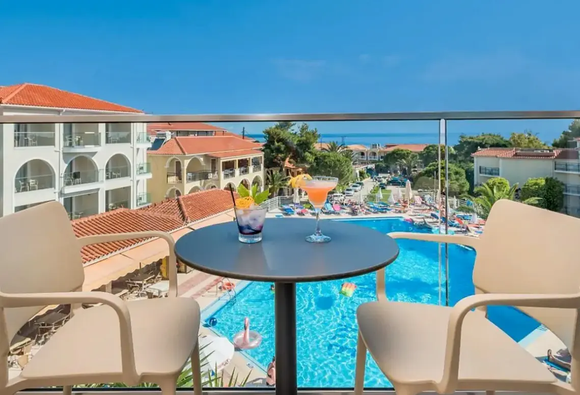 Basen w hotelu Katerina Palace