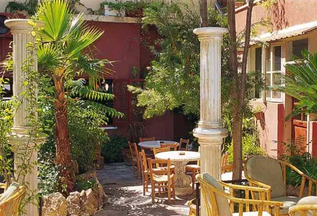 Restauracja i jedzenie w hotelu Kinyras