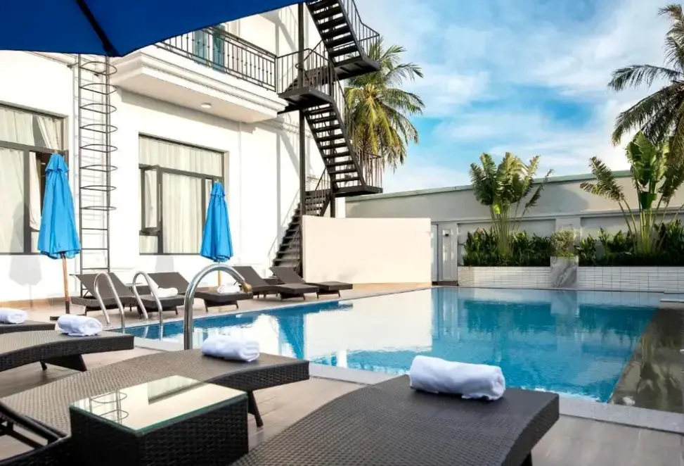 Basen w hotelu Klc Holidays