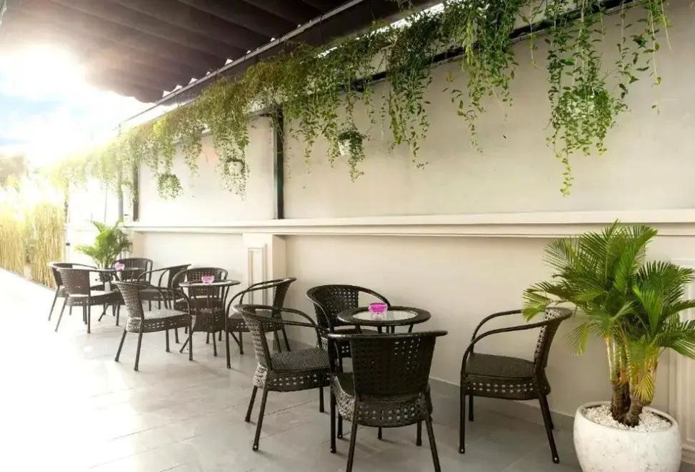 Restauracja i jedzenie w hotelu Klc Holidays